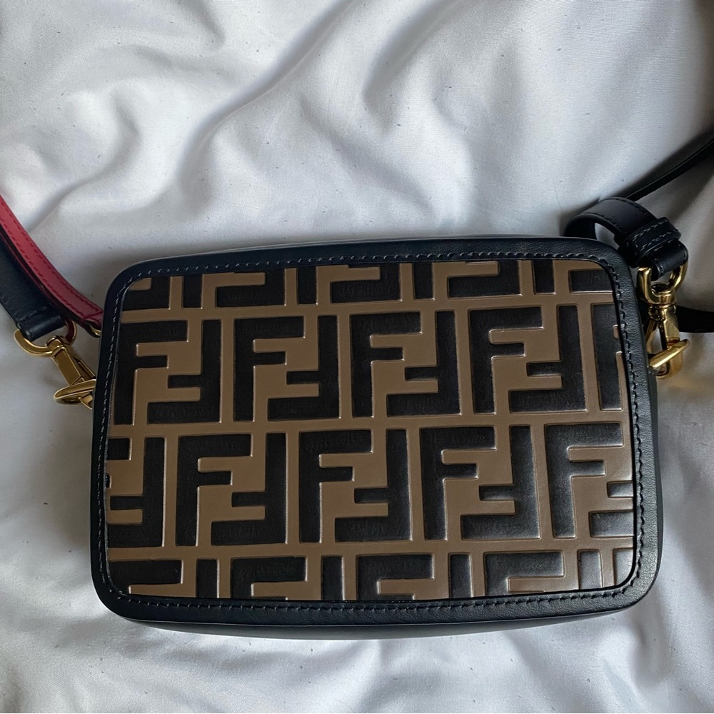 fendi camera bag - Picture 2 of 11